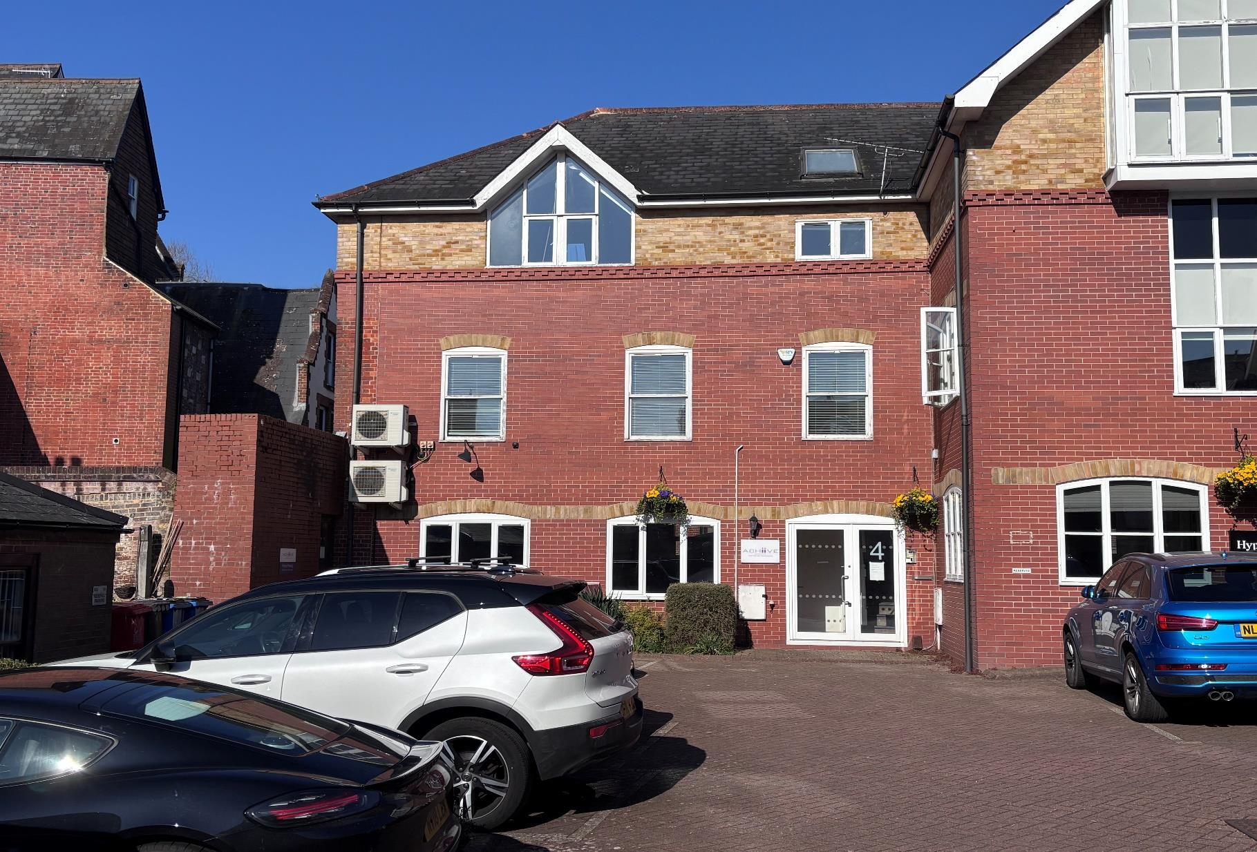 Staple Gdns, Winchester to rent Building Photo- Image 1 of 1