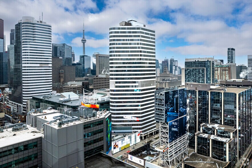 1 Dundas St W, Toronto, ON for rent - Building Photo - Image 1 of 7