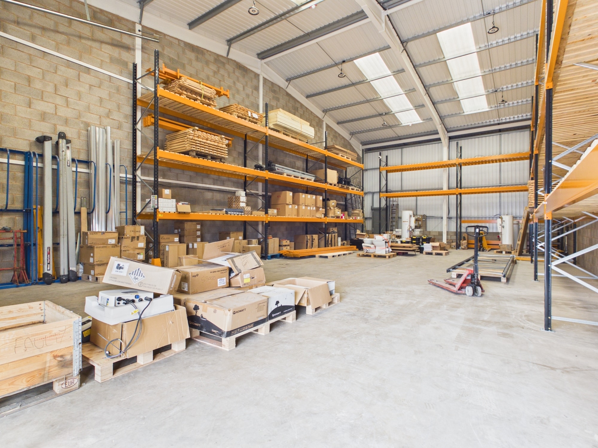 Makerfield Way, Wigan to rent Interior Photo- Image 1 of 5