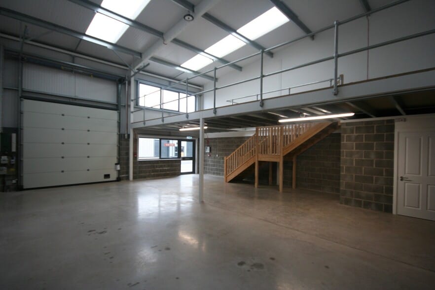 Rhodes Moorhouse Way, Salisbury to rent - Building Photo - Image 3 of 6