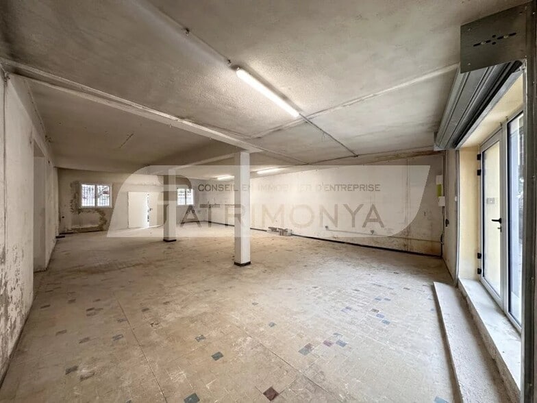 Retail in Marseille 12Eme to rent - Interior Photo - Image 3 of 4