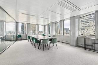 33 Place Des Corolles, Courbevoie to rent Interior Photo- Image 2 of 4