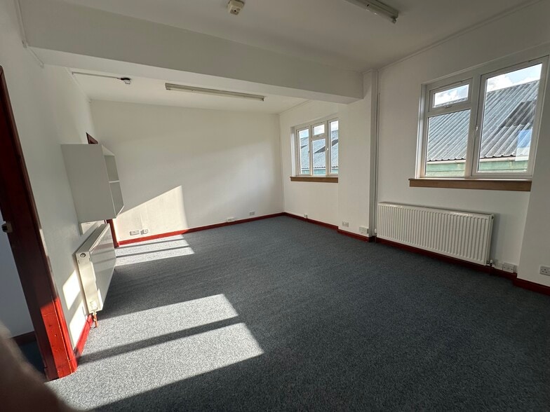 108 Market St, Musselburgh to rent - Primary Photo - Image 1 of 3