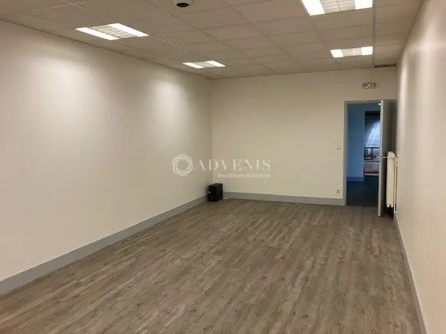 Location Bureaux 194 m² - Photo 1