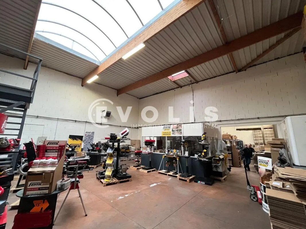 Office in Décines-Charpieu to rent Interior Photo- Image 1 of 21