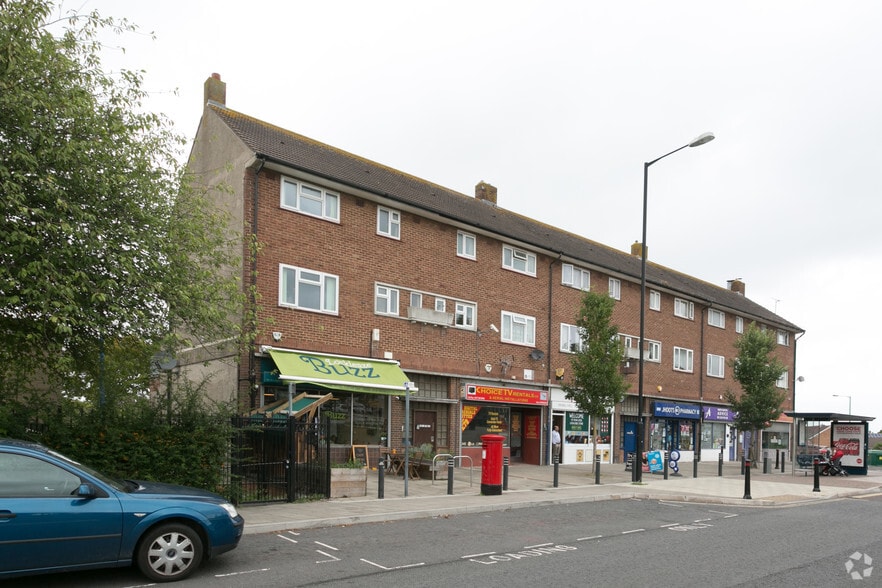 6 Gainsborough Sq, Bristol to rent - Building Photo - Image 3 of 4