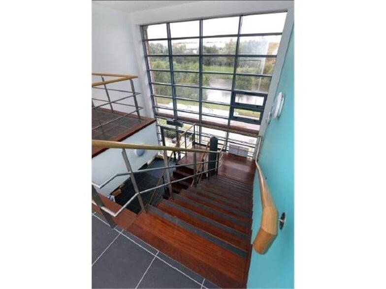 Lake View Dr, Nottingham to rent - Building Photo - Image 3 of 5