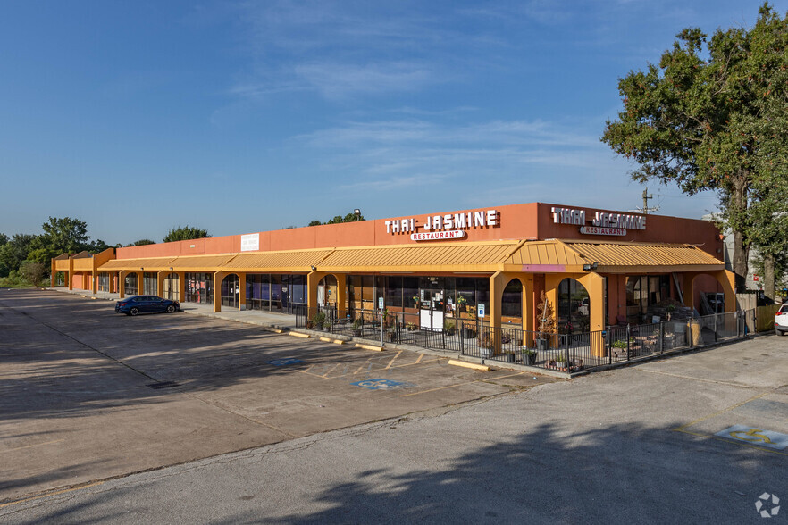 10900-10910 Kingspoint Rd, Houston, TX for rent - Building Photo - Image 1 of 6