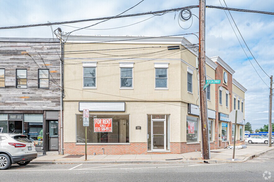 297 Broadway, Bethpage, NY for rent - Building Photo - Image 3 of 5