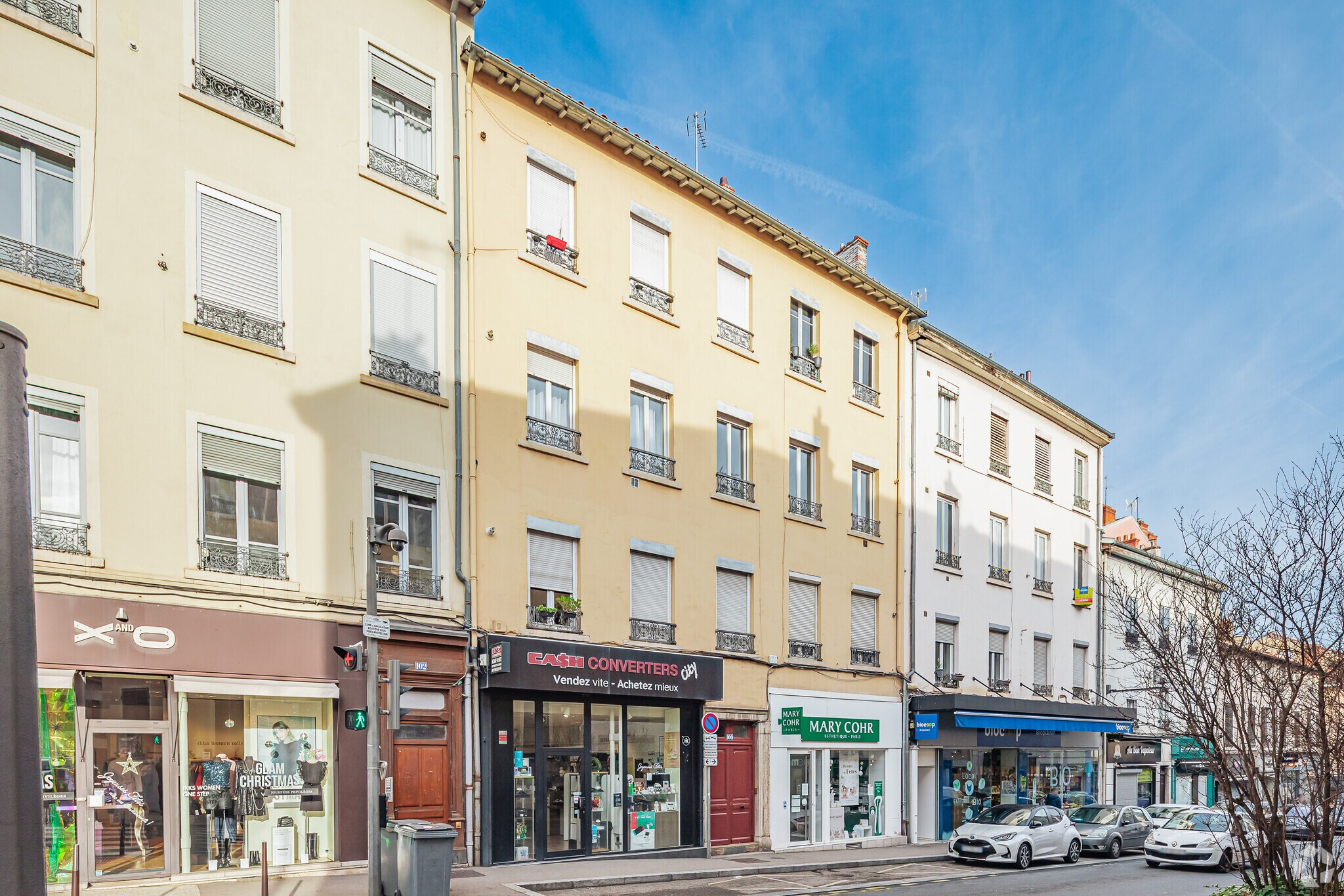 Retail in Oullins to rent Primary Photo- Image 1 of 3