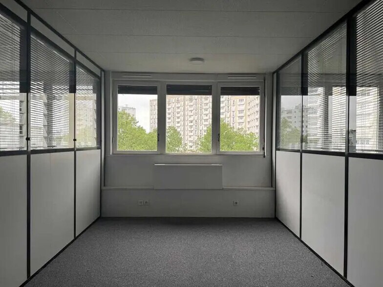 19-23 Rue Louis Guérin, Villeurbanne to rent - Interior Photo - Image 3 of 12