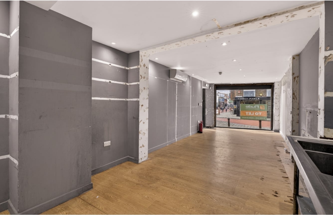 2 West St, Chichester to rent Interior Photo- Image 1 of 5