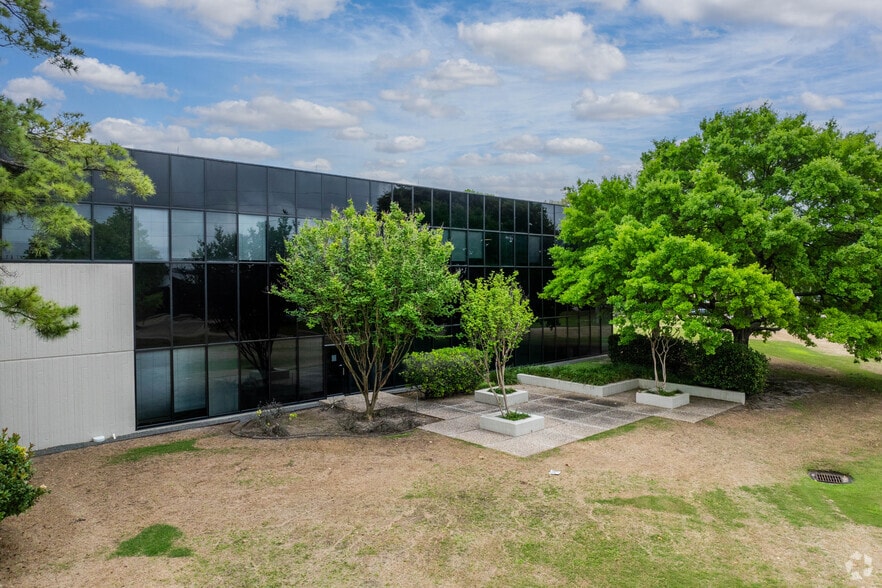 3750 Briarpark Dr, Houston, TX for rent - Building Photo - Image 2 of 6