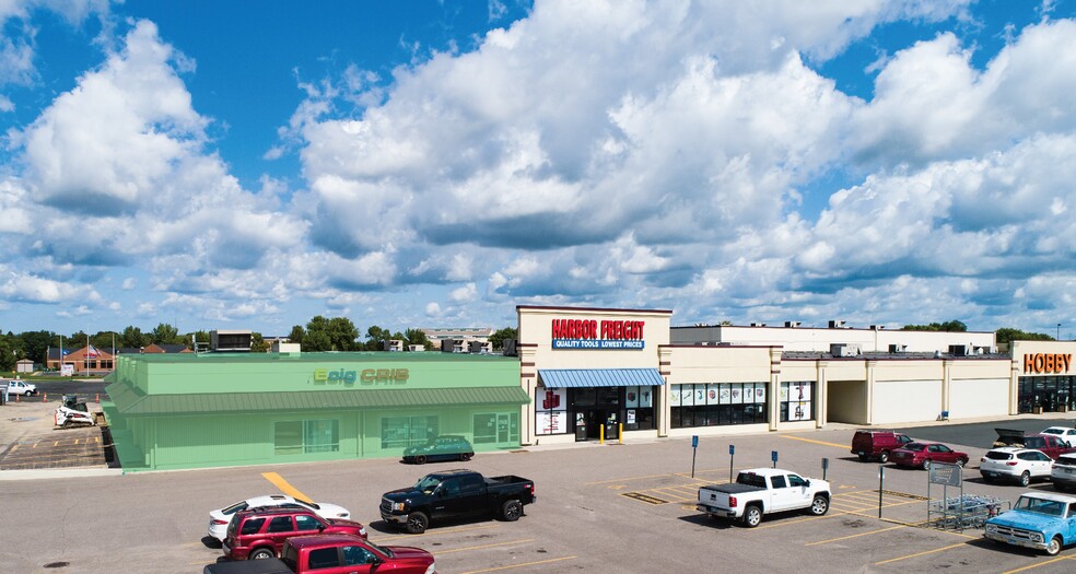 1720-1742 E Madison Ave, Mankato, MN for rent - Building Photo - Image 1 of 3