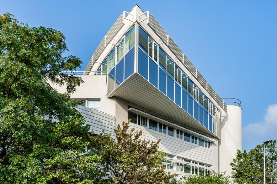 450 Rue Baden Powell, Montpellier to rent - Building Photo - Image 2 of 40