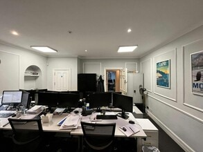 4 Hill St, London to rent Interior Photo- Image 2 of 10