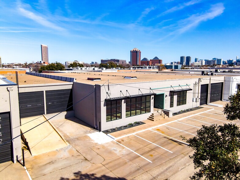 2432-2448 Irving Blvd, Dallas, TX for rent - Building Photo - Image 1 of 16