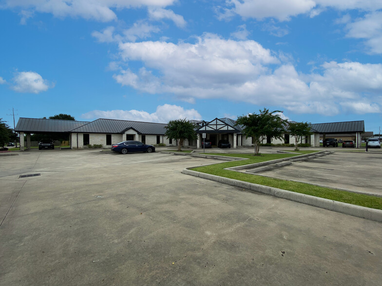 2307 W Baker Rd, Baytown, TX for rent - Building Photo - Image 1 of 7