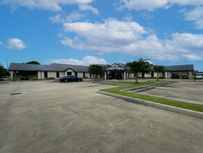 2307 W Baker Rd, Baytown, TX for rent Building Photo- Image 1 of 8