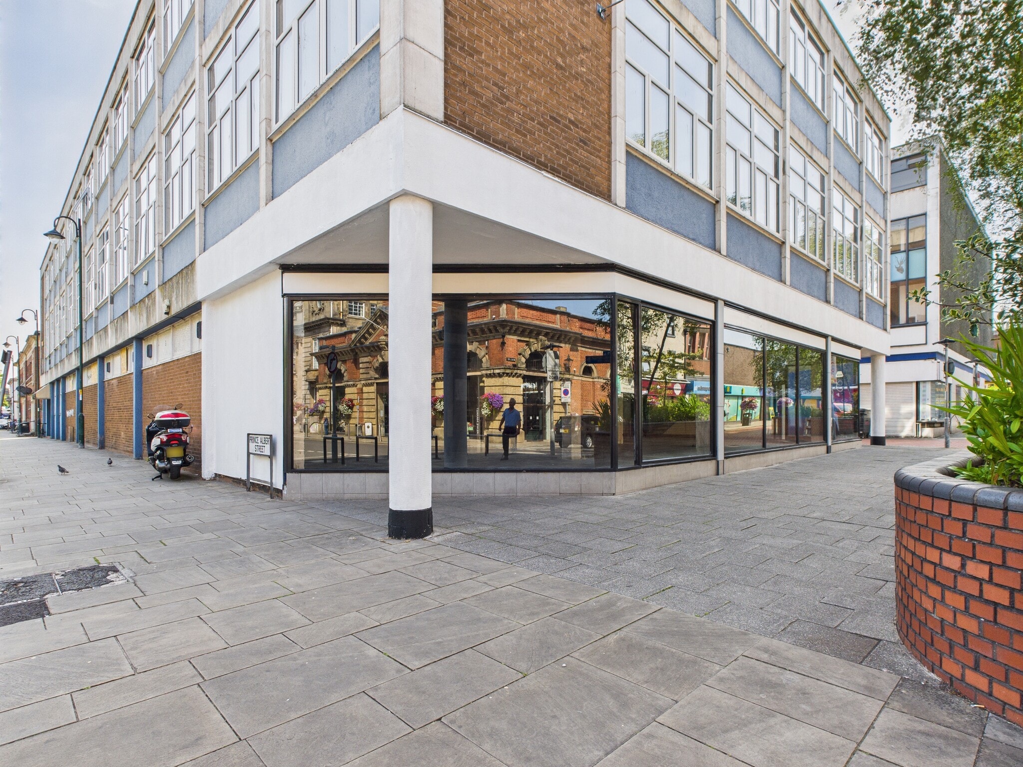 Prince Albert St, Crewe to rent Building Photo- Image 1 of 4