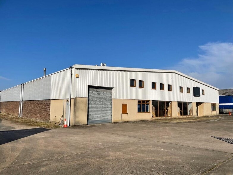Plantation Rd, Stoke On Trent to rent - Building Photo - Image 2 of 15