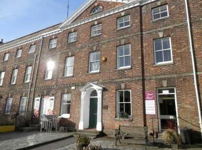 2 Bank Pl, Falmouth to rent - Primary Photo - Image 1 of 2