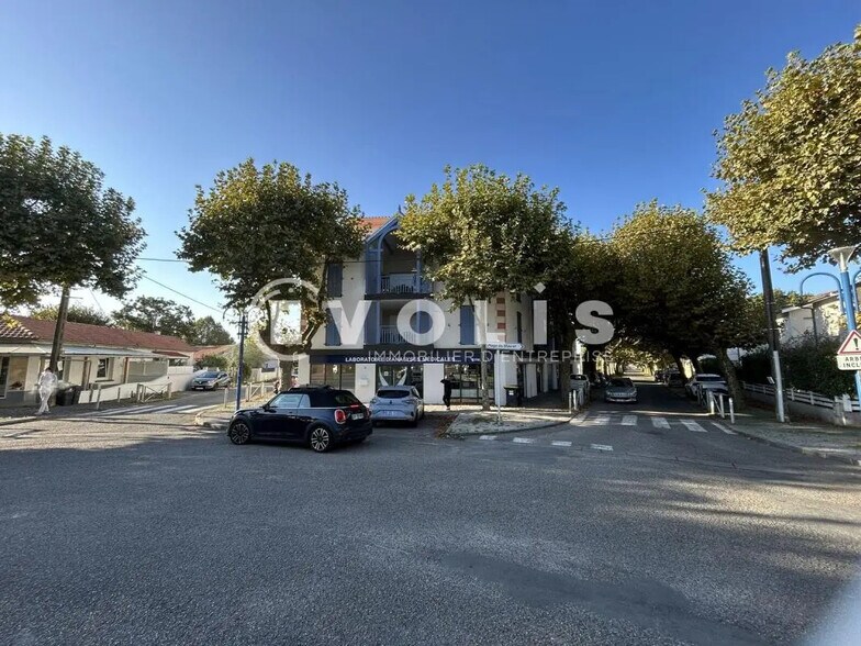13 Place De L'Etoile, Andernos-les-Bains for sale - Building Photo - Image 3 of 6