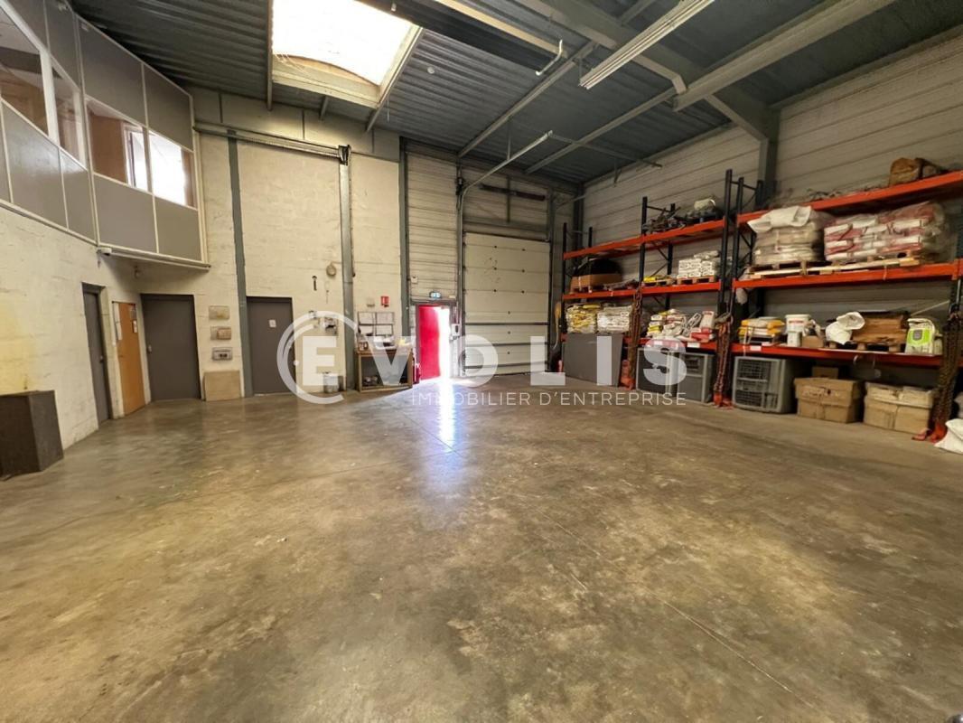 Light Industrial in Bretigny Sur Orge to rent Interior Photo- Image 1 of 13