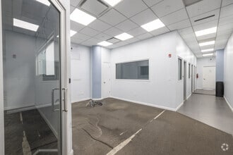 33-24 Northern Blvd, Long Island City, NY to rent Interior Photo- Image 2 of 3