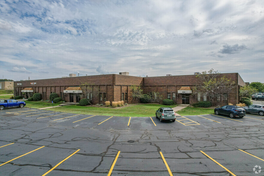 23400-23440 Commerce Park, Beachwood, OH for rent - Primary Photo - Image 2 of 10