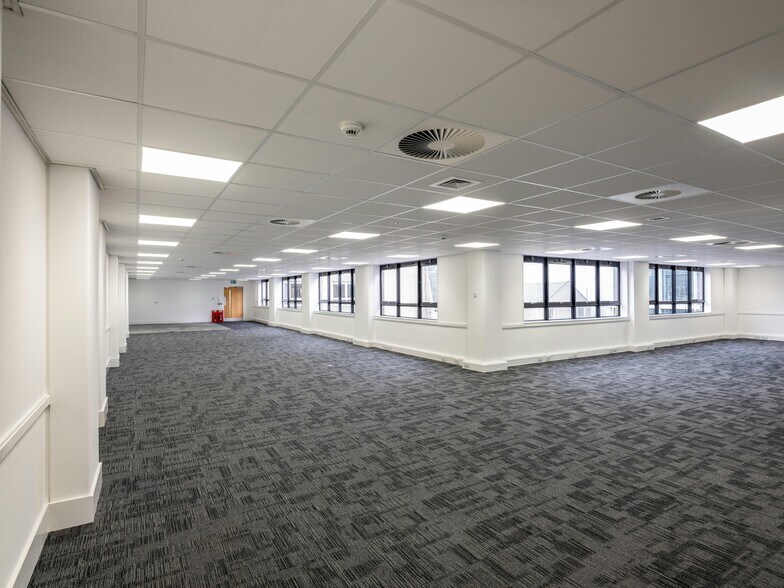 475-485 Union St, Aberdeen to rent - Interior Photo - Image 2 of 4