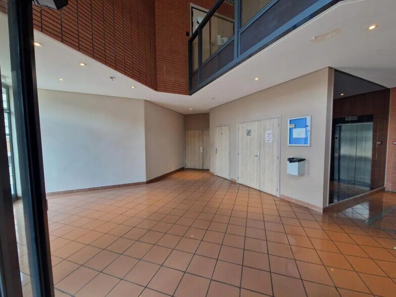 Office in Cergy to rent - Building Photo - Image 3 of 14