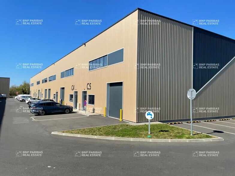 Light Industrial in Carquefou to rent - Building Photo - Image 1 of 7