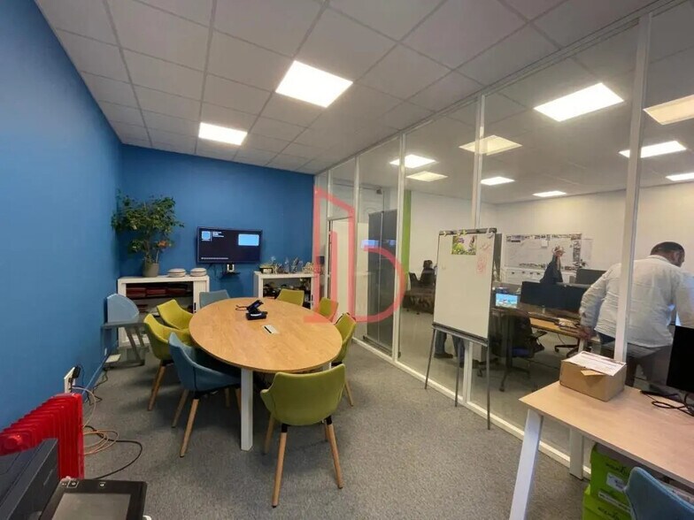 Office in Bordeaux to rent - Interior Photo - Image 2 of 3