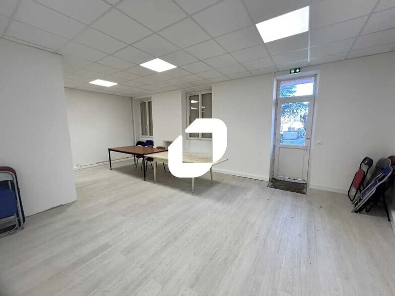 Office in Argenteuil to rent - Interior Photo - Image 1 of 9