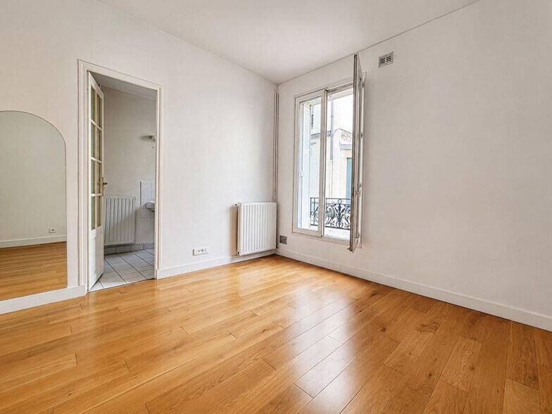 Office in Paris for sale - Building Photo - Image 1 of 5