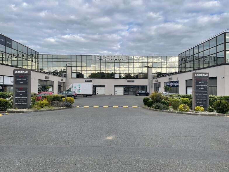 Office in Cergy to rent - Building Photo - Image 3 of 10