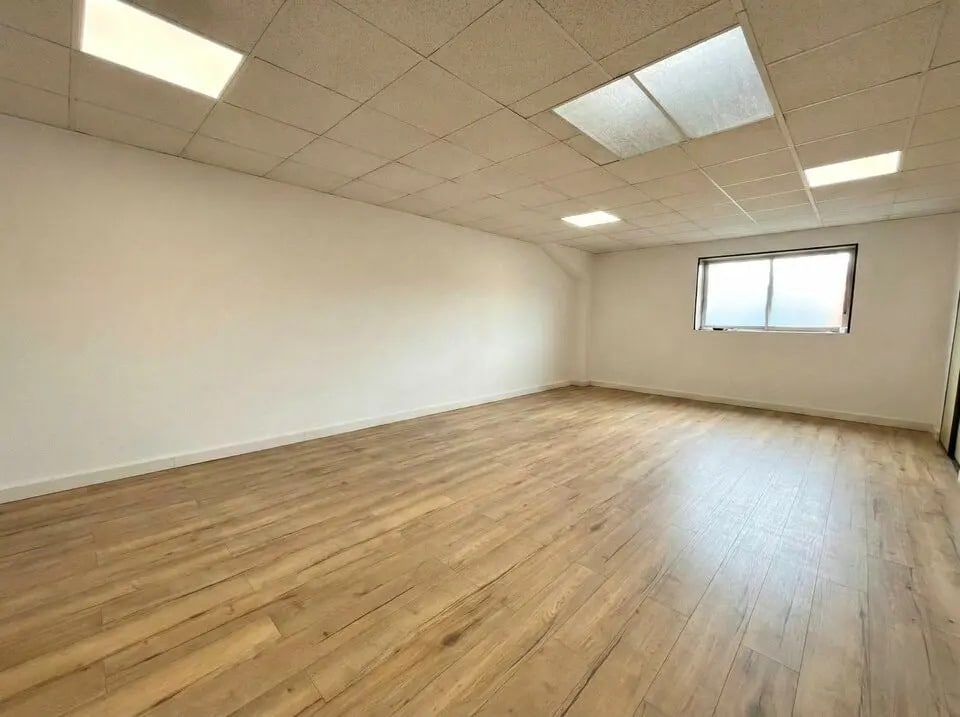 Vente Bureaux 104 m² - Photo 1