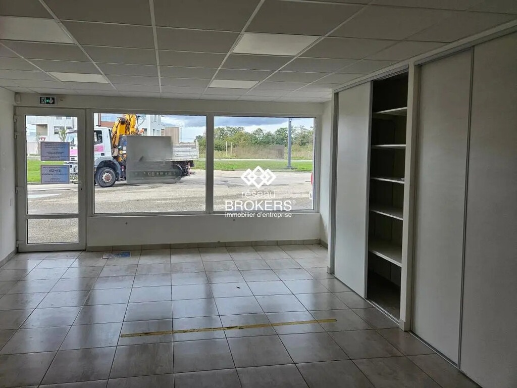Location Commerce 82 m² - Photo 1