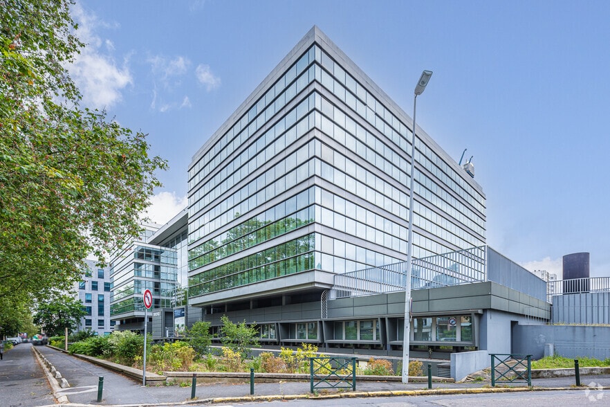 345 Avenue Georges Clemenceau, Nanterre to rent - Building Photo - Image 3 of 3