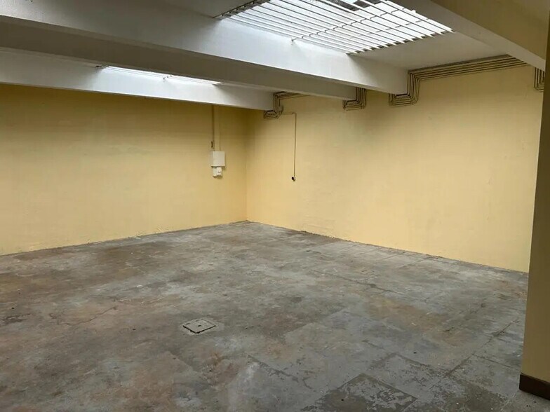 Light Industrial in Bordeaux to rent - Interior Photo - Image 3 of 9