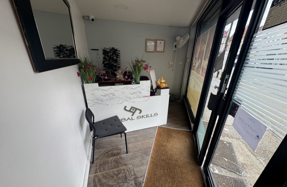 Cherry Orchard Rd, Croydon to rent Interior Photo- Image 1 of 4