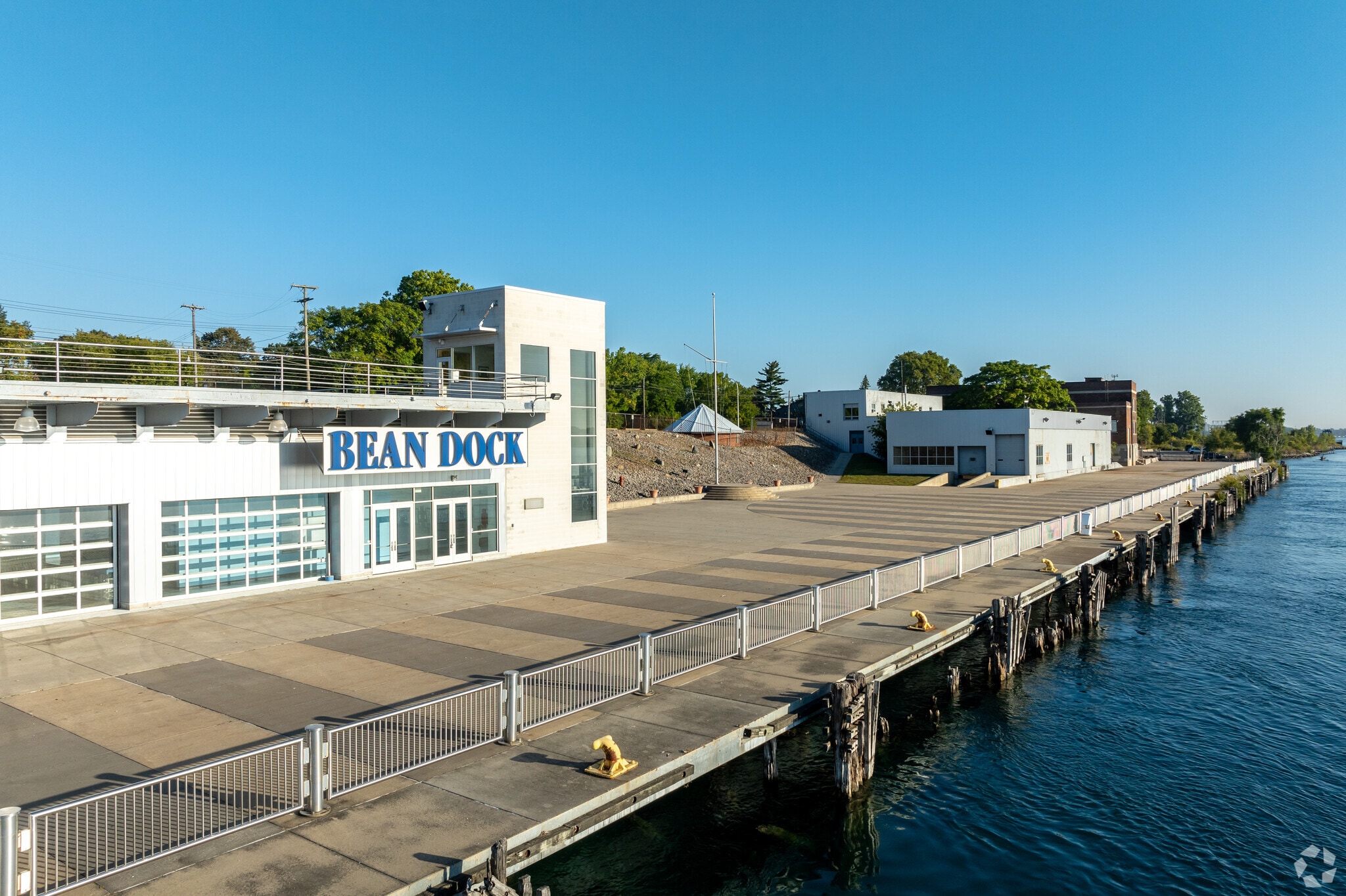 Free Trade Zone Warehouse portfolio of 2 properties for sale on LoopNet.co.uk Building Photo- Image 1 of 41