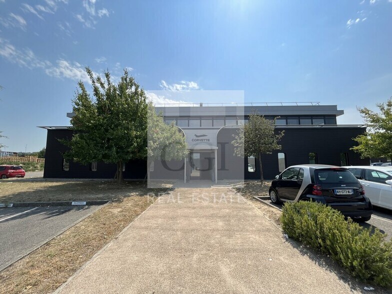 80 Rue Condorcet, Vaulx-Milieu to rent - Building Photo - Image 2 of 12