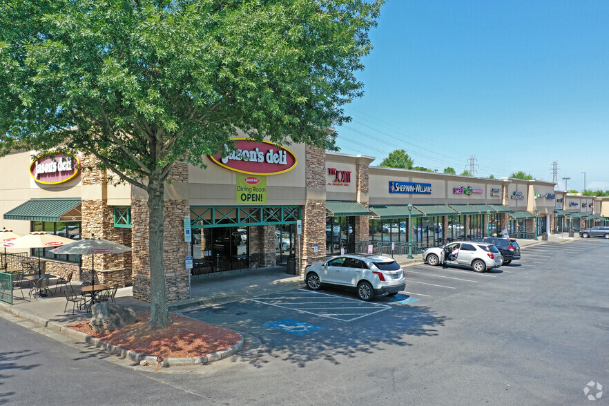 1075 Hanes Mall Blvd, Winston-Salem, NC for rent - Building Photo - Image 1 of 11