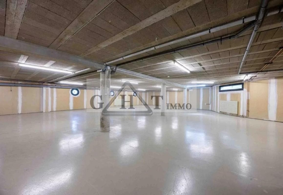 Light Industrial in Lagny-sur-Marne to rent Interior Photo- Image 1 of 1