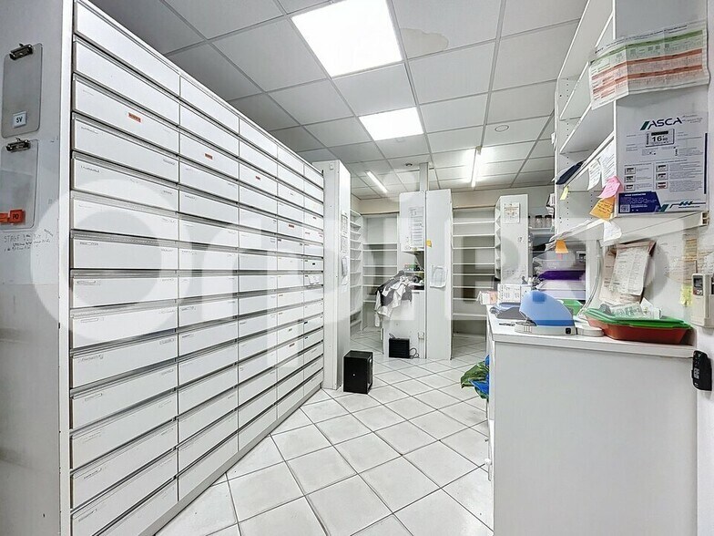 Retail in Monchy-Saint-Éloi for sale - Interior Photo - Image 2 of 5