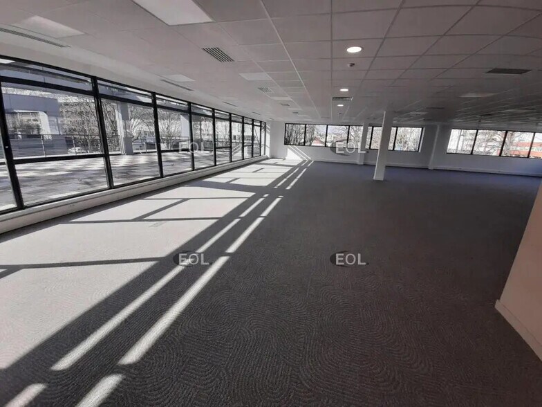 Light Industrial in Bagneux to rent - Building Photo - Image 2 of 6