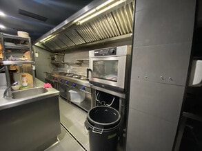 Retail in Barcelona, Barcelona to rent Interior Photo- Image 2 of 4