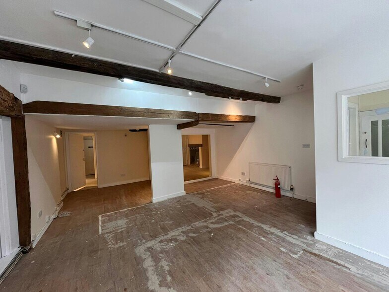 15 Temple St, Aylesbury to rent - Building Photo - Image 3 of 9